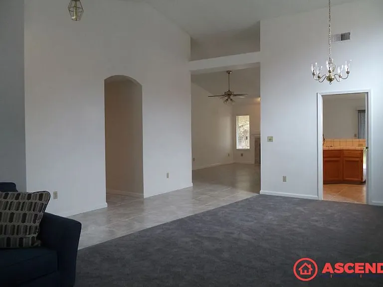 8812 Fox Creek Ct — Photo 3