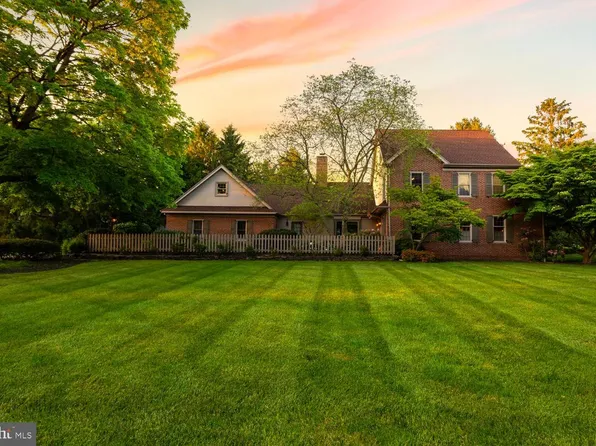 1334 Beaconfield Ln, Lancaster, PA 17601