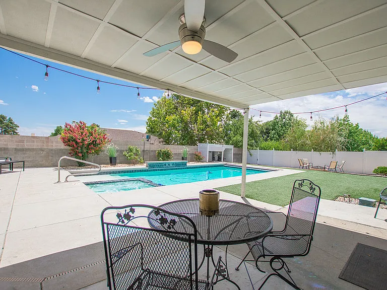 9514 Avenida Del Oso NE — Photo 52