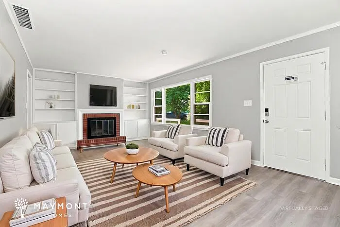 3 bed, 2.0 bath, 1356 sqft, $1,895 — Photo 4