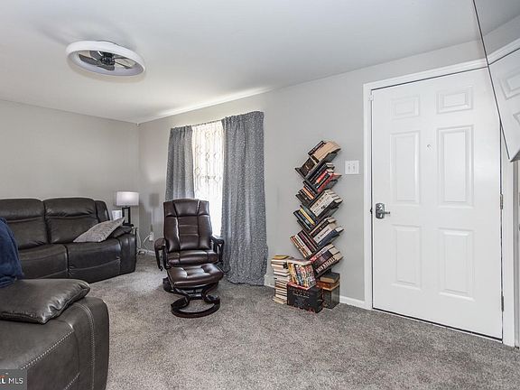 4th image of 10 Jerrys Ave