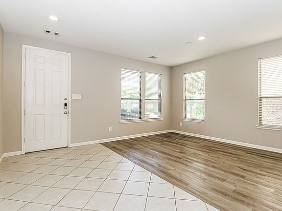 4th image of 16438 Williamstown Dr