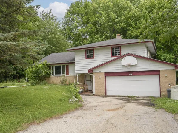 5210 S Balboa DRIVE, New Berlin, WI 53151