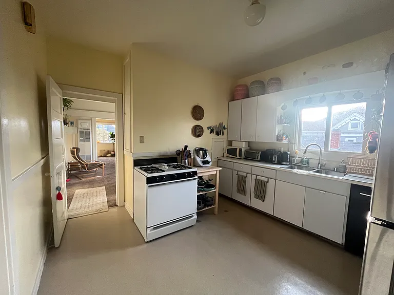 1815 Derby St #D — Photo 4