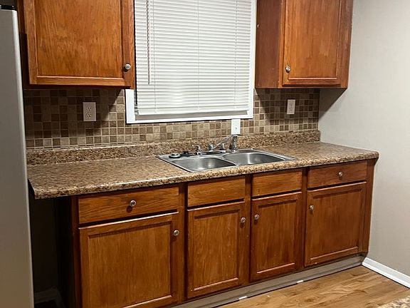 5th image of 6028 Laurel Hall Dr APT 4