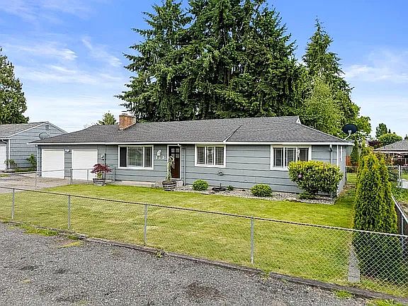 2nd image of 118 Violet Meadow St E
