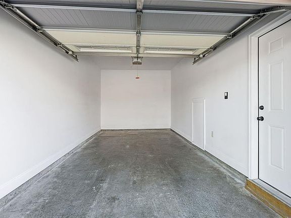 3rd image of 2826 Fox Wood Ln