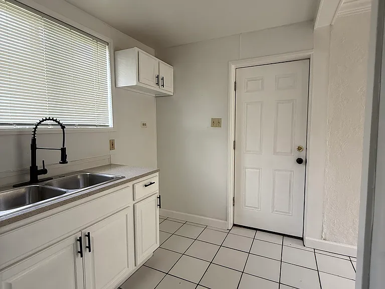 3038 W Tennyson Ave — Photo 6