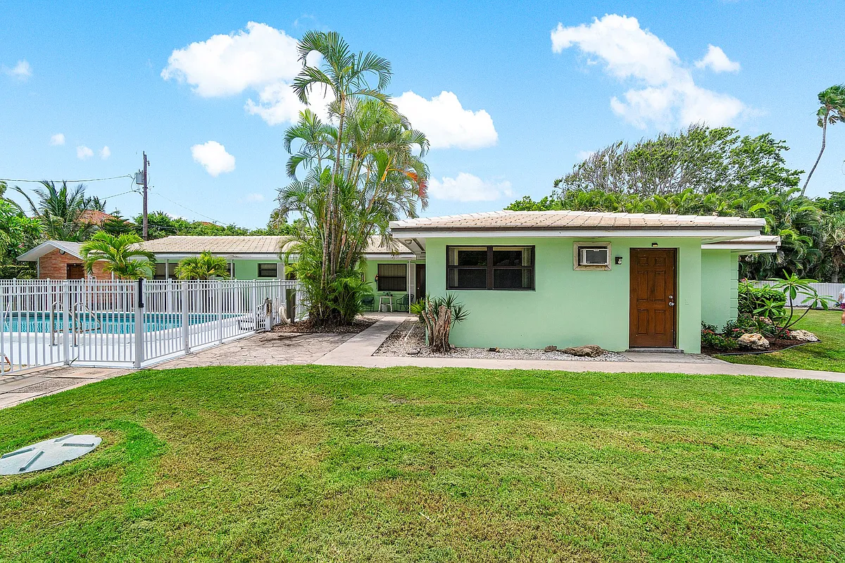 Building Photo - 5615 N Ocean Blvd #10