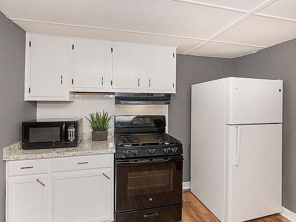 3rd image of 409 Vilas St