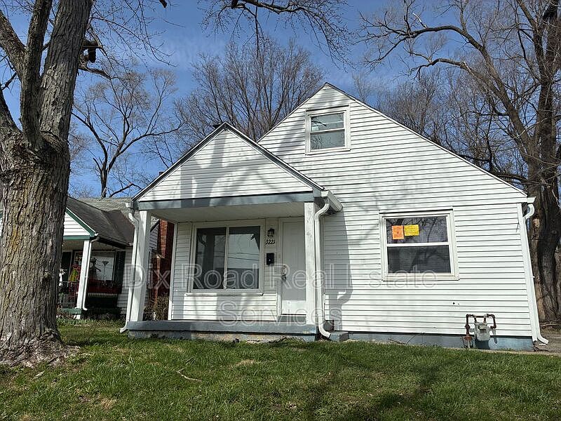 1st image of 3221 W Riverview Ave
