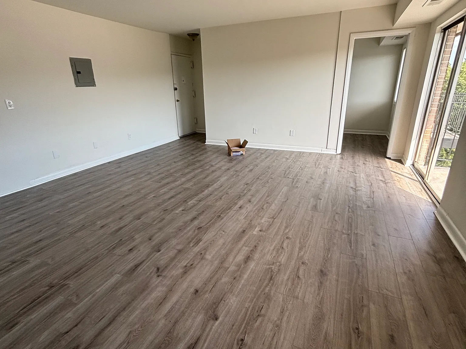 3 bed, 1000 sqft, $2,860 — Photo 4