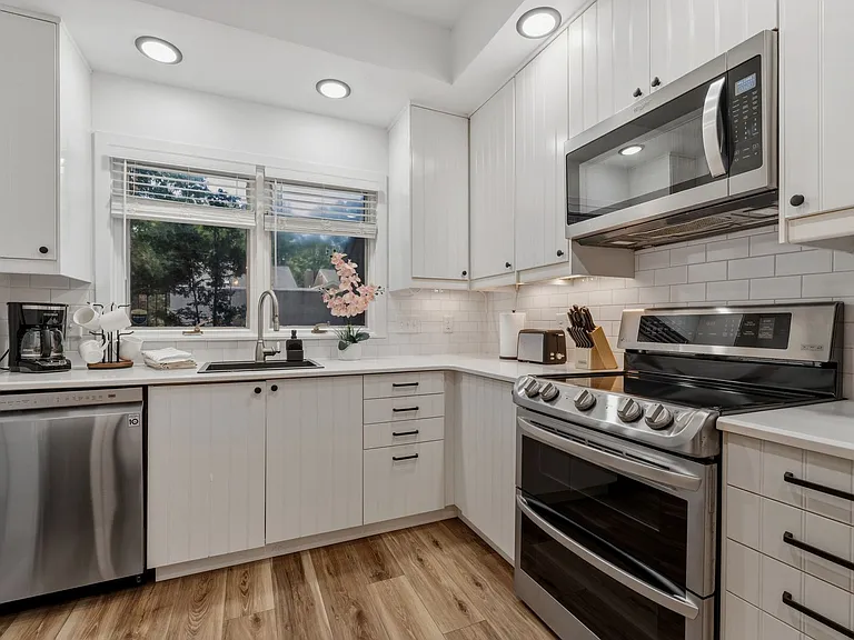 8 Ellsworth Ct — Photo 5