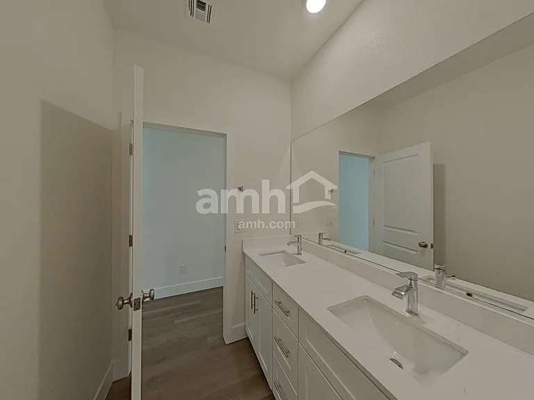889 English Primrose St — Photo 10