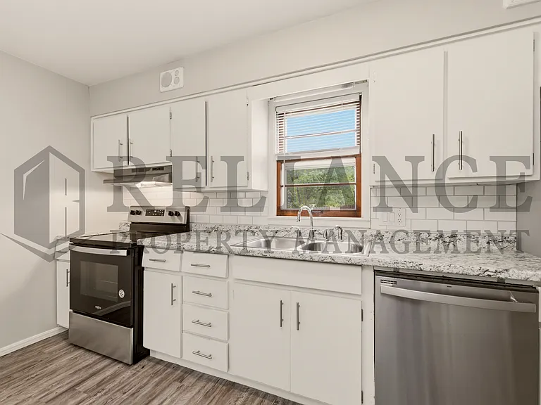 1401 W Calvert St — Photo 21
