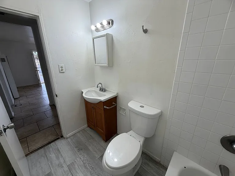1033-1037 Alvarado Dr SE — Photo 11
