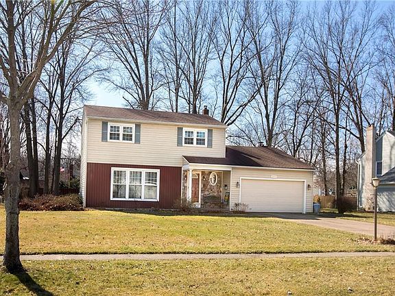 2nd image of 32689 Surrey Ln
