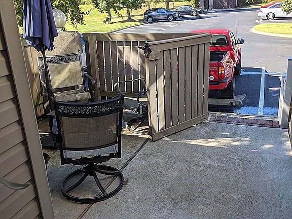 4th image of 801 Queens Way