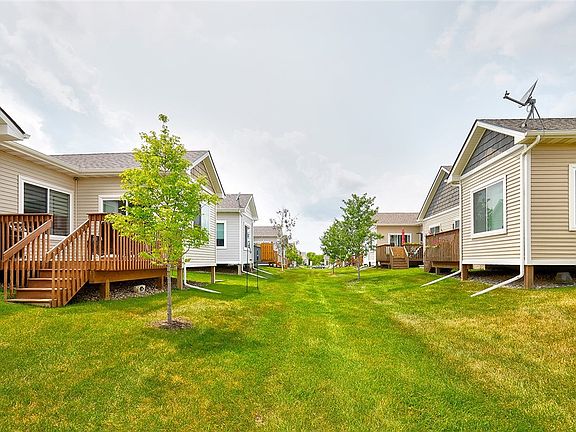5th image of 9409 Verdi Ln