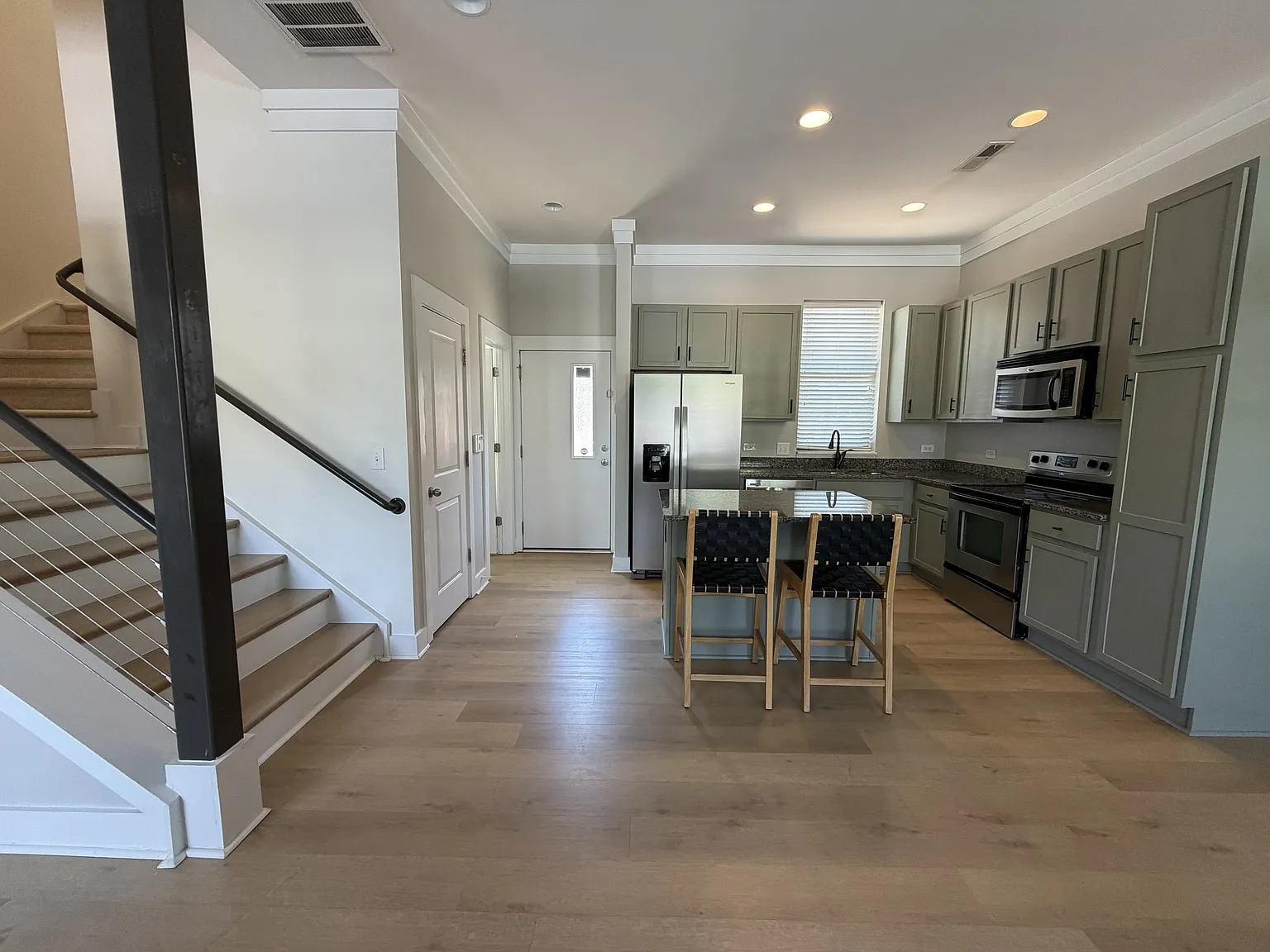 3 bed, 1766 sqft, $3,100 — Photo 3