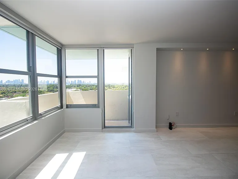 2899 Collins Ave #1422 — Photo 9
