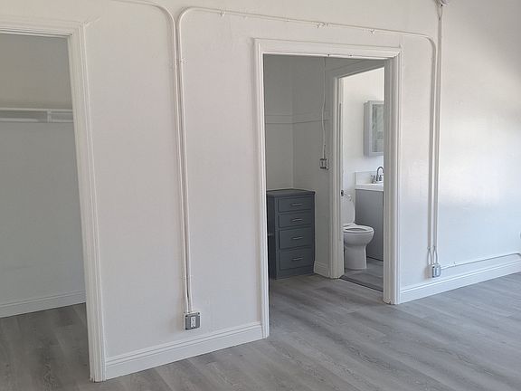 3rd image of 304 S Manhattan Pl APT 406
