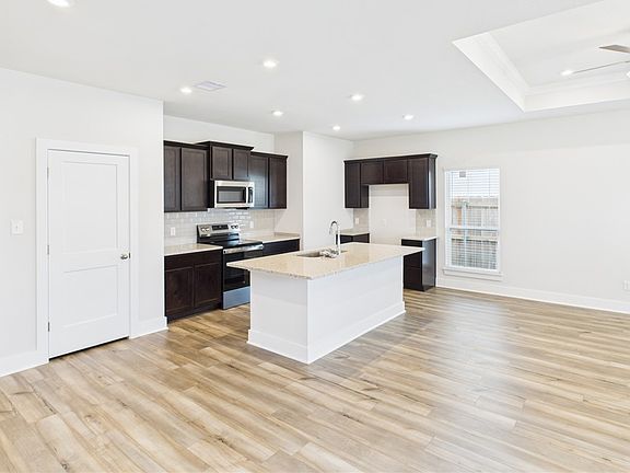 4th image of 5302 Lyle Pl