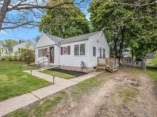 107 S Bower St, Greenville, MI 48838