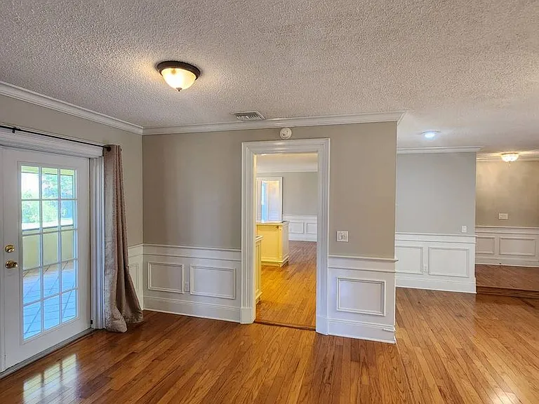 549 Burlington Ave NE — Photo 13