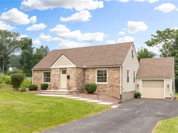 42 Beechwood Rd, New Hartford, NY 13413