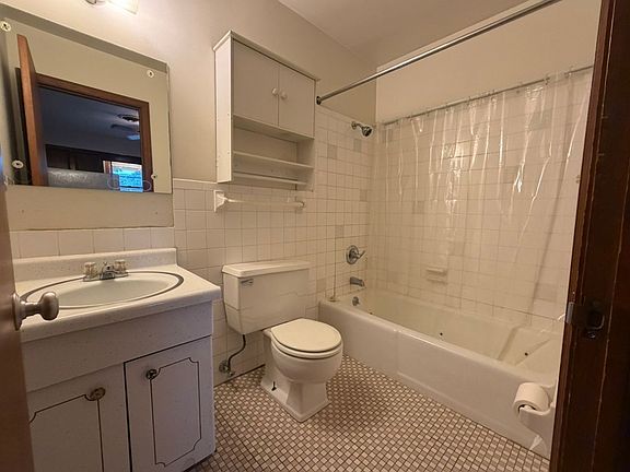 5th image of 801 N McLean St #4