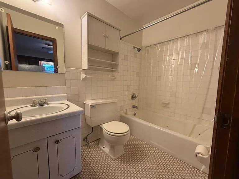 801 N. McLean — Photo 6