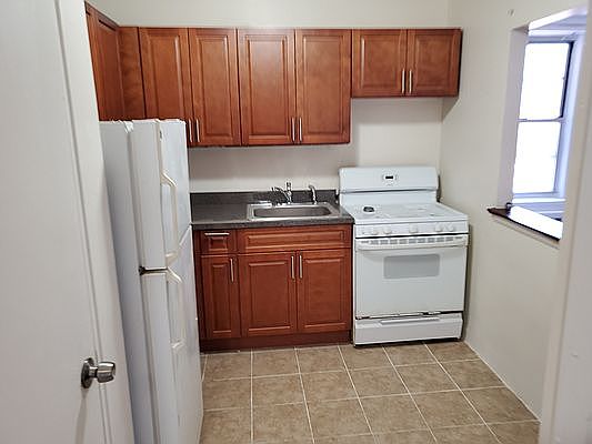 4th image of 63-11 Queens Blvd #E15