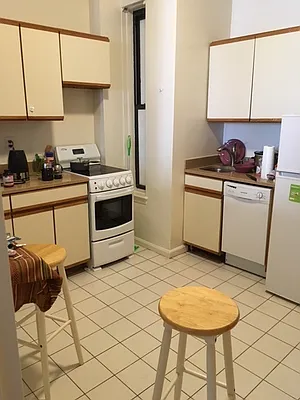 Rented by RC Realty Group of New York Inc | media 17