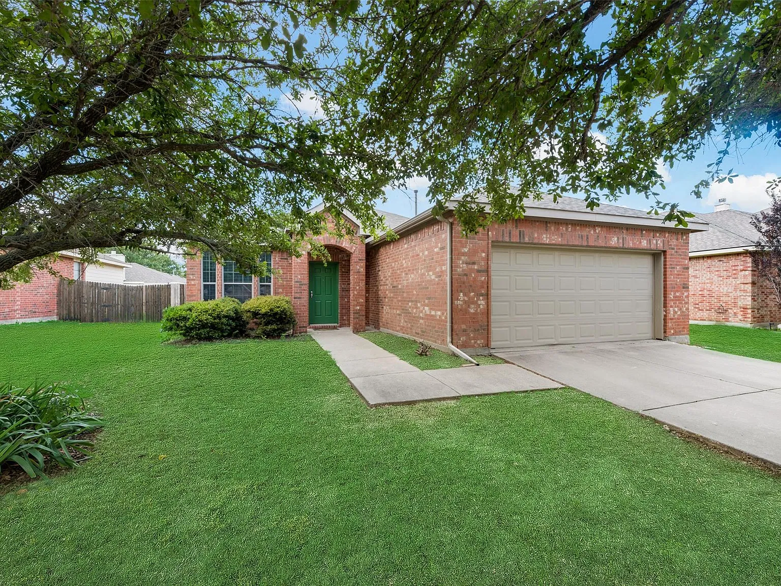 4 bed, 1798 sqft, $2,350 — Photo 2