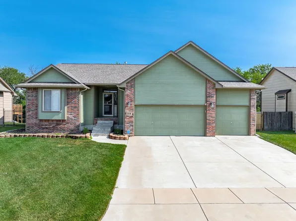 714 E Sprucewood Cir, Valley Center, KS 67147