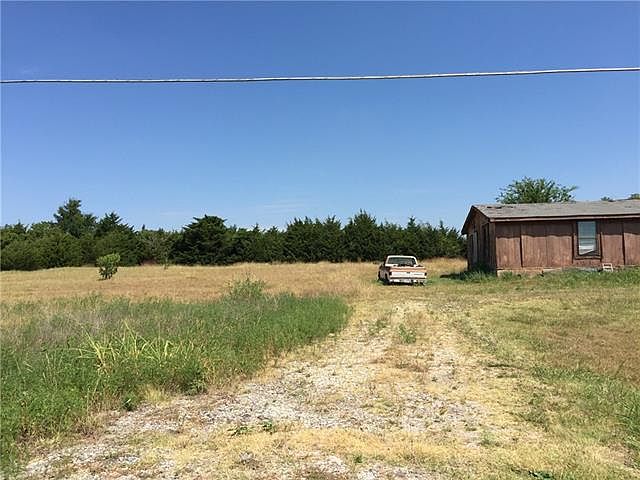 2nd image of 923 Shinn Cir