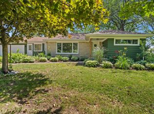 1350 Hart Rd, Batavia, IL 60510