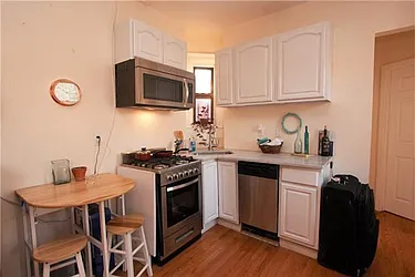 Rented by R New York