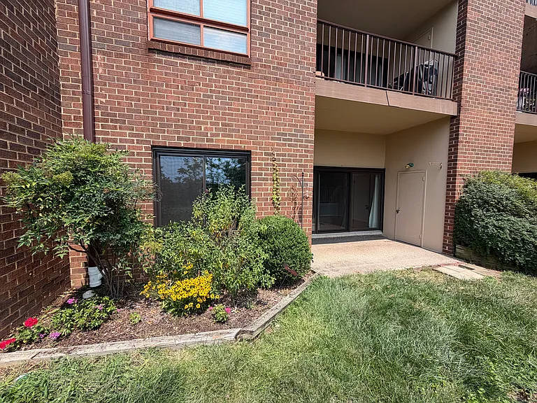 100 Roberts Ln #101 — Photo 30
