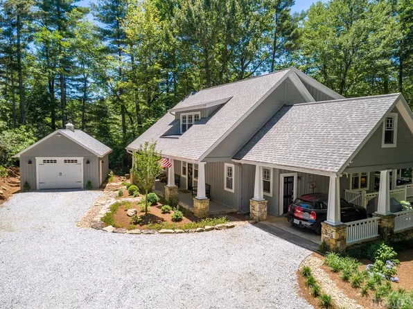 1585 Fairway Dr, Lake Toxaway, NC 28747