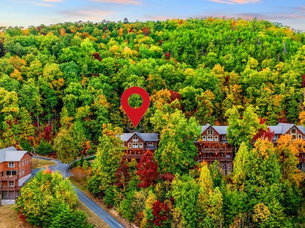 1964 Blackthorn Trl, Sevierville, TN 37876
