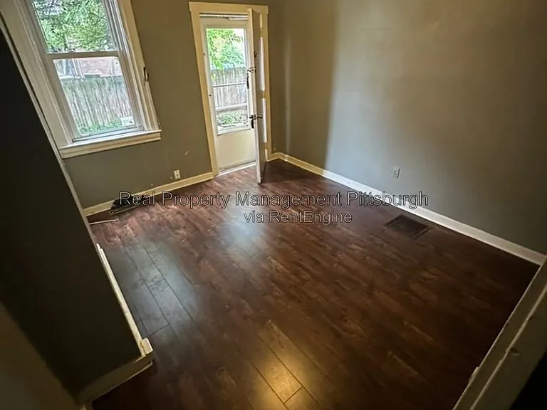 239 Urbana Way — Photo 5