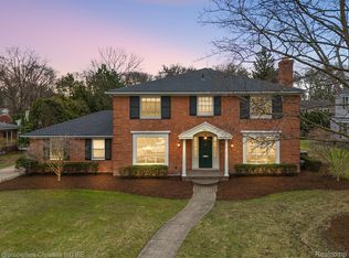 2611 Amberly Rd, Bloomfield Hills, MI 48301