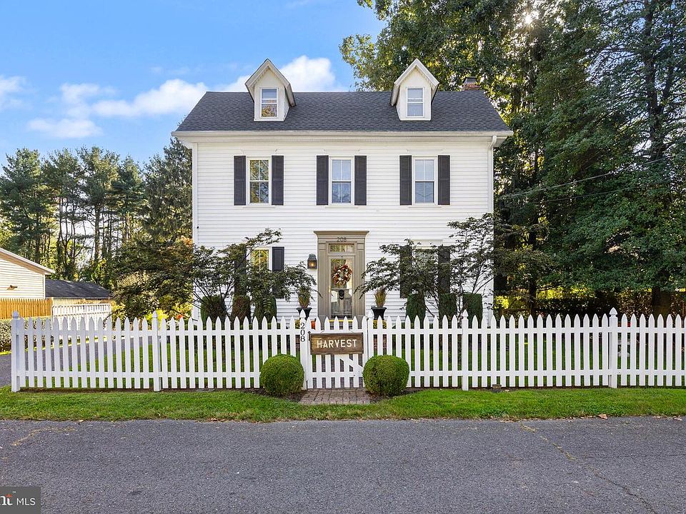 1st image of 208 2nd St