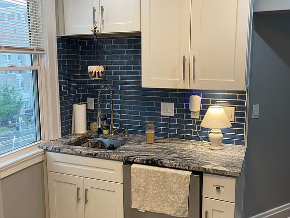4th image of 411 Catherine St #3