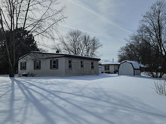 2nd image of 16071 Robbins Rd