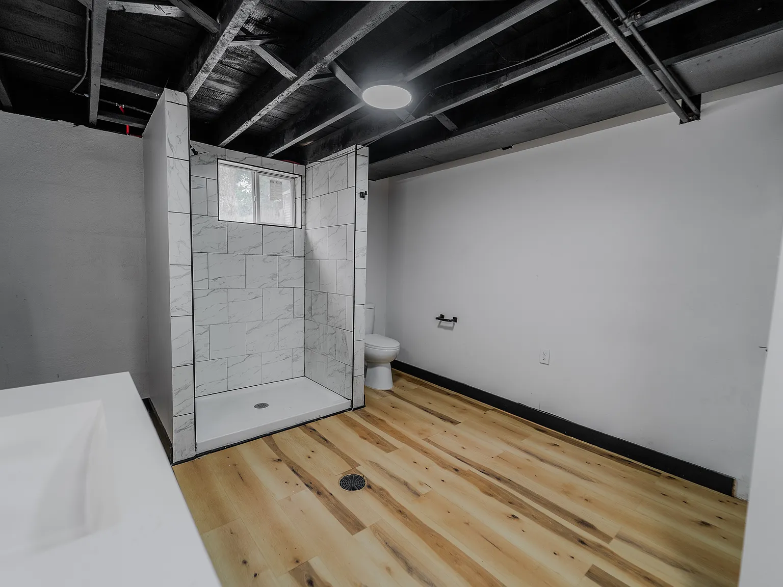 5 bed, 984 sqft, $2,000 — Photo 2