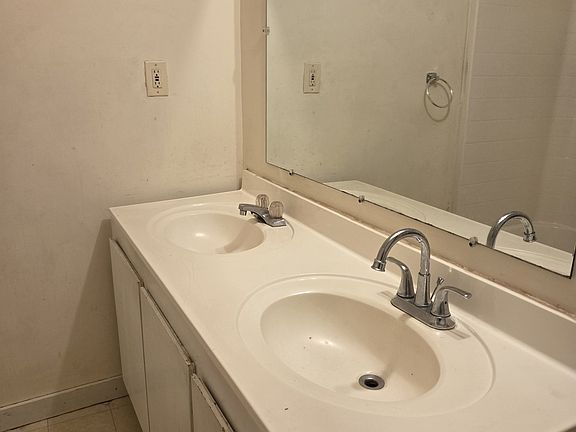 3rd image of 2403 Alabama Ave