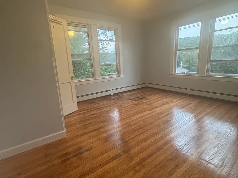 397-399 Laurel Hill Ave #2 — Photo 2